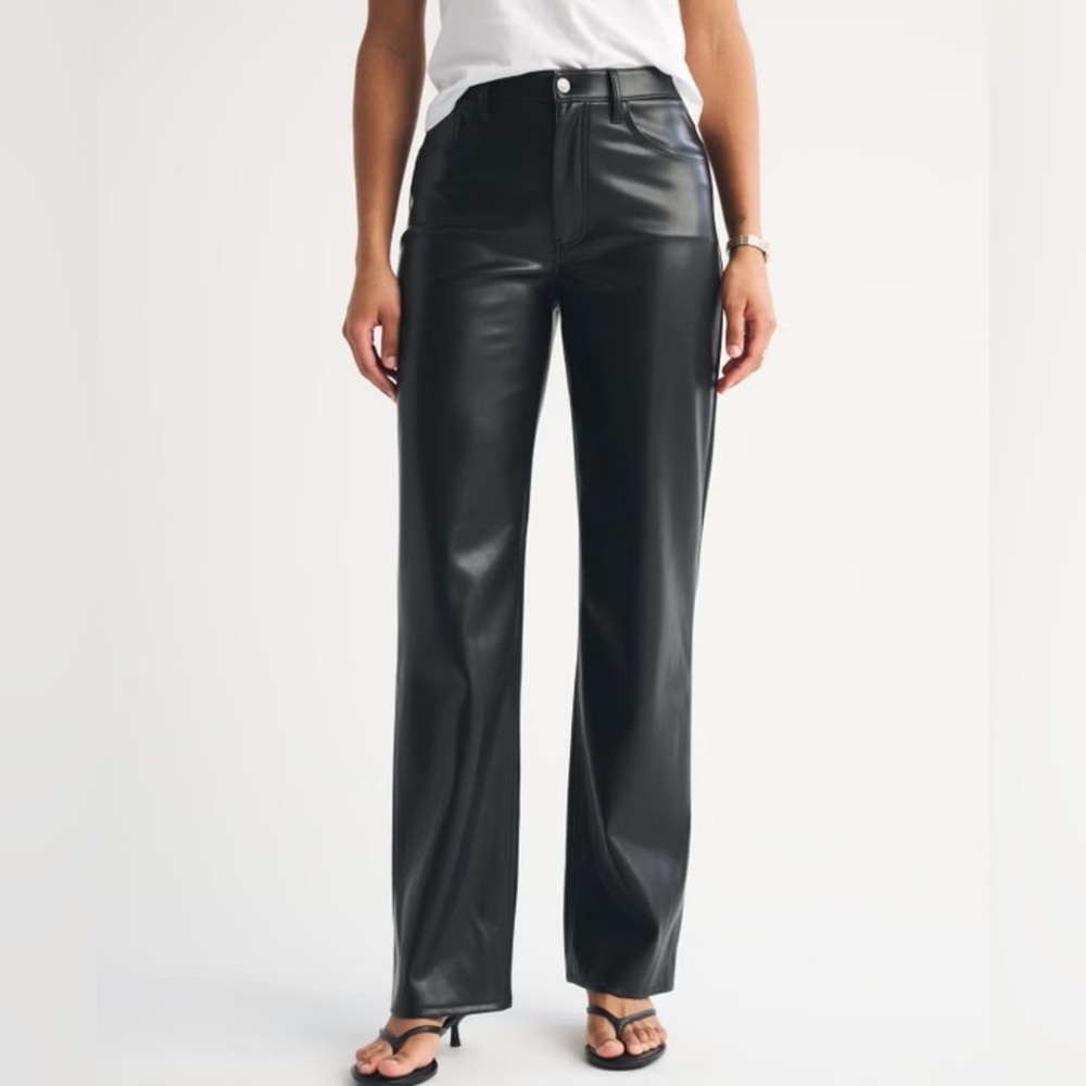 A&F Curve Love High Rise 90s Relaxed Vegan Leather Pant size 28 new with tags